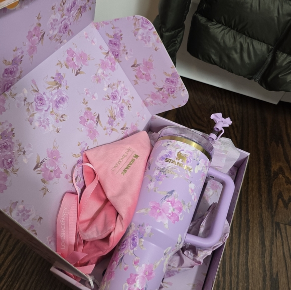 Stanley Love Shack Fancy Tumblr. 💜⚡️ (40oz) - Picture 6 of 7